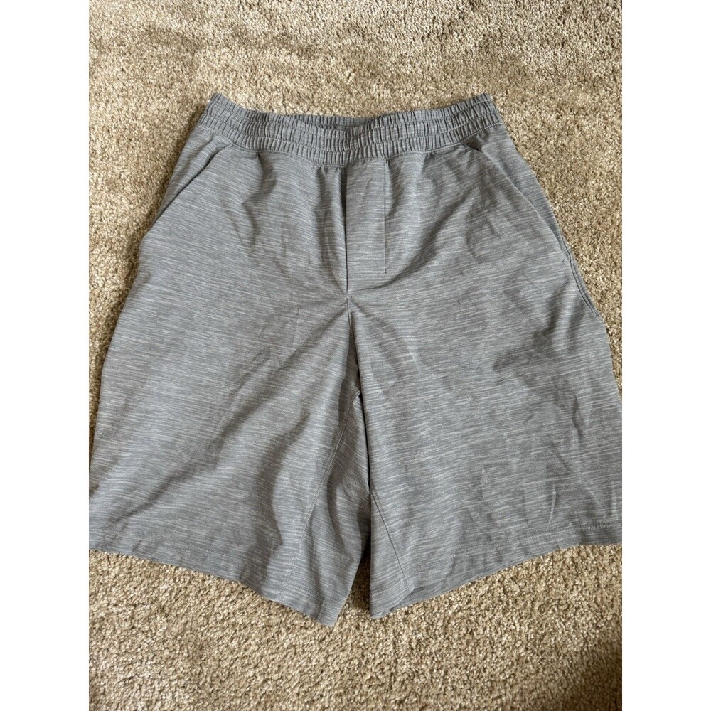 Lululemon Men’s Pace Breaker Shorts Small Sea Salt Light Cast 9" Inseam